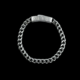 Bracelet chaîne en acier argenté sur fond noir