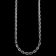 Collier chaîne en argent sur fond noir