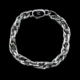 Bracelet chaîne en argent sur fond noir